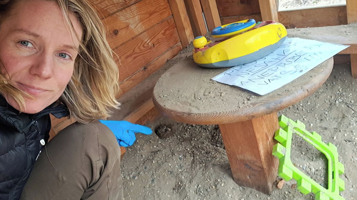 Záchrana zaječích mláďat v Praze 10 uzavřela dětské hřiště